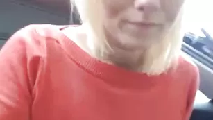 Милая курва jesydiamon шалит в машине