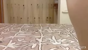 Худая сука LittleXkris теребит пилотку