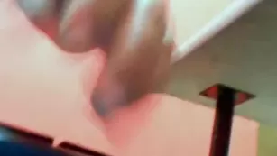 Беременная дамочка ласкает большие сиськи