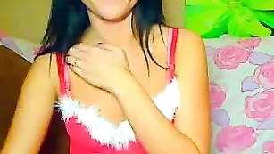 Красивая бабенка pantera18 ласкает маленькие сиськи