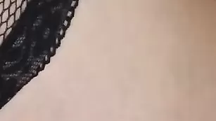 Русская барышня Laurry показывает бритую пилотку