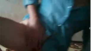 Темноволосая красотка lanasexy7 ласкает бритую пизду