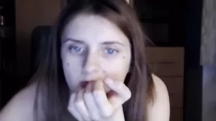 Темноволосая шваль MonicaCute общается во фри чате