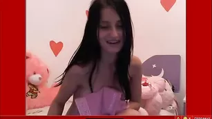 Обаятельная шлендра florylove22 показывает классный зад