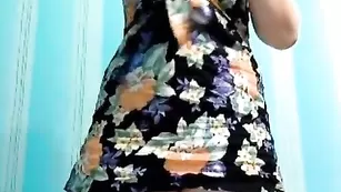 Alinna20 малышка танцует стриптиз