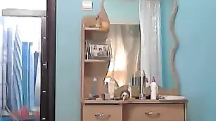 Знойная курва Кetrinelit энергично двигается на камеру