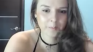 Знойная курва Кetrinelit энергично двигается на камеру