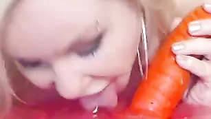 LyalyaX сосет два члена