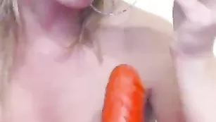 LyalyaX сосет два члена