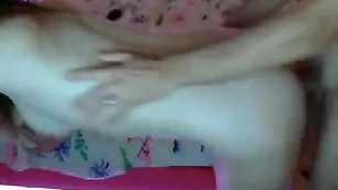 Шатенка HelloKitty1 делает минет и отлично трахается