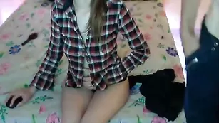 Шатенка HelloKitty1 делает минет и отлично трахается