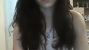 Шальная пассия edinstvena ласкает мокрую киску