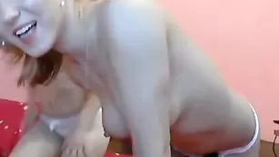 Озорные сучки Sweet Andreea шалят в привате