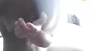 Блестящая сука aisha55555 трахает пизду страпоном
