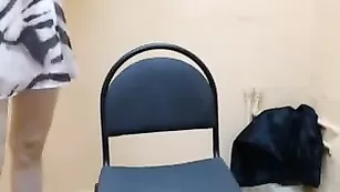 Шальная брюнеточка Samanttta облизывает страпон