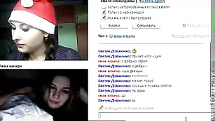 Русские лесбияночки в видеочате ласкают киски