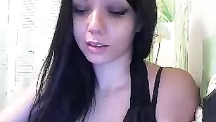 Аппетитная сучка elenaxxx заводит пышным бюстом