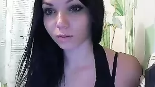 Аппетитная сучка elenaxxx заводит пышным бюстом