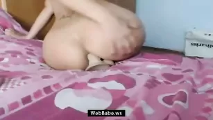 Строптивая куколка sweetlatinahot жестко трахает очко