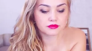 Желанная шваль BlondiShere разминает сисяндры