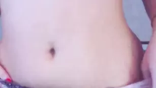 Желанная шваль BlondiShere разминает сисяндры