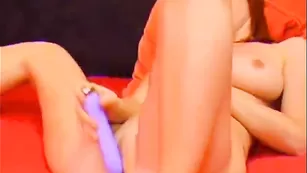 Замечательная шкура PavlinkaSexy трахает киску фаллосом