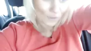 jesydiamond натирает письку через трусики