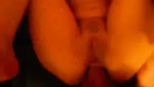 Порочная дамочка Badabum долбится в попку