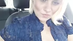 jesydiamond рулит и трахает себя пальчиком