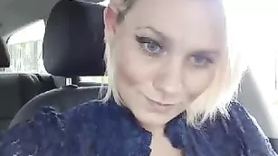 jesydiamond рулит и трахает себя пальчиком