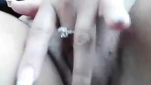 jesydiamond рулит и трахает себя пальчиком