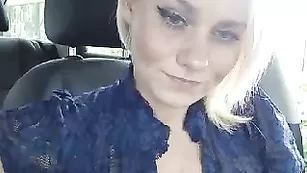 jesydiamond рулит и трахает себя пальчиком