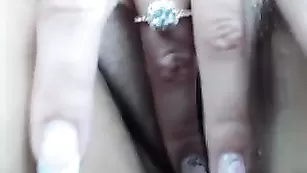 jesydiamond рулит и трахает себя пальчиком