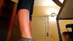 jesydiamond трахнула себя прямо в коридоре