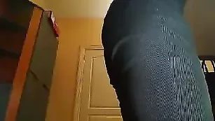 jesydiamond трахнула себя прямо в коридоре