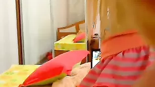 Роскошная кобыла LadyBianca показывает бритые дырочки