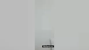 Шальные красотки chikabomb целуются и теребят пилотк