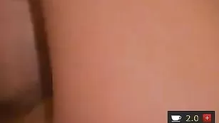 Пошлая сучка Milo4ka трахает бритую пизду