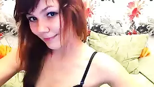 Шальная малышка sweetrrose обнажает крупную попку