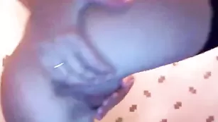 Отличная сучка kris420 демонстрирует тело