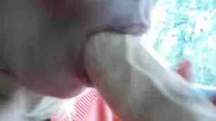 Солидная путана jesydiamon шалит в машине