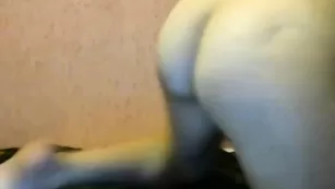 Аппетитная милашка milashka показывает бритые отверстия