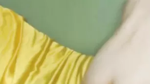 Озорная шмара ericca ласкает интимные места