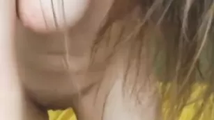 Озорная шмара ericca ласкает интимные места