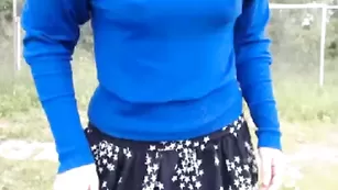 jesydiamond задирает одежду оголяя сиси
