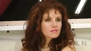 Желанная кобыла Skarlett наминает анальное отверстие