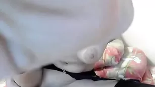 Жаркая путана sonyanew111 занимается мастурбацией