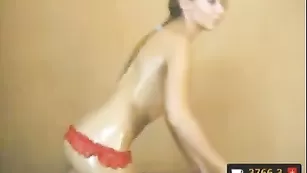 Сексуальная дамочка chertovochka ласкает аппетитное тело