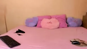 Эффектная детка MissCleopatra забавляется со стеклянным хером