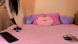 Эффектная детка MissCleopatra забавляется со стеклянным хером